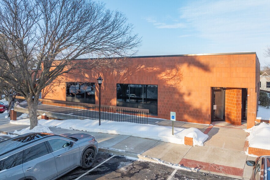 More Photos Of 1860 Charter Ln, Lancaster Office For Lease