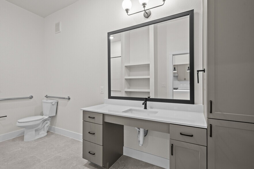 More Photos Of 760 Airport Blvd, Austin Apartments For Lease