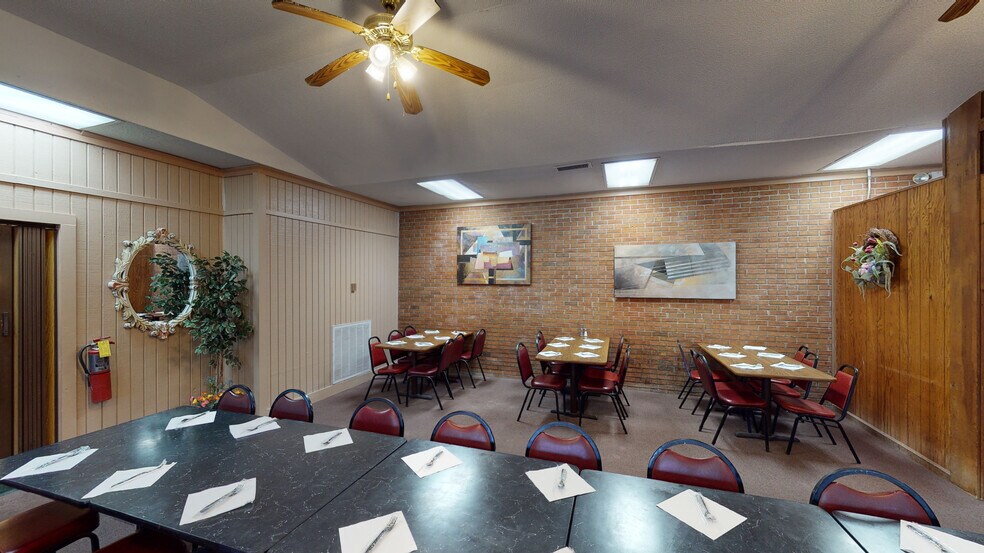 More Photos Of 1102 W Spring St, Monroe Restaurant For Sale