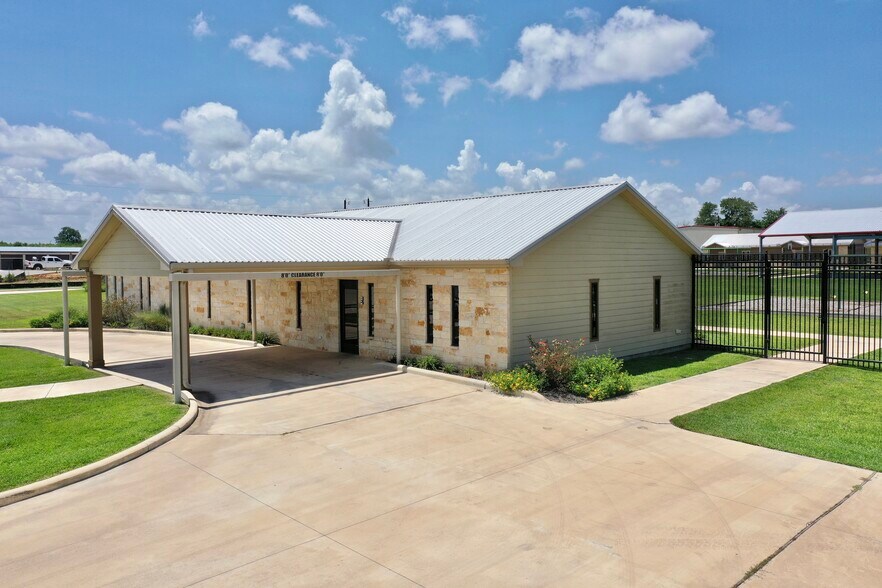 More Photos Of 4150 Highway 36 S, Brenham Shelter For Sale