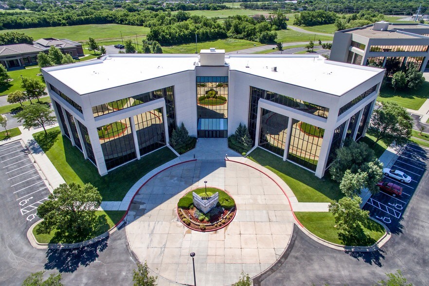 Primary Photo Of 2024 N Woodlawn St, Wichita Office For Lease