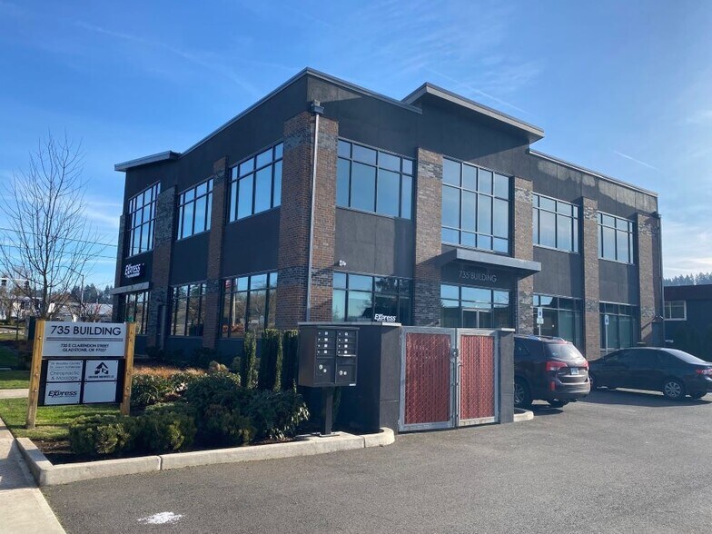 More Photos Of 735 E Clarendon St, Gladstone Office For Sale