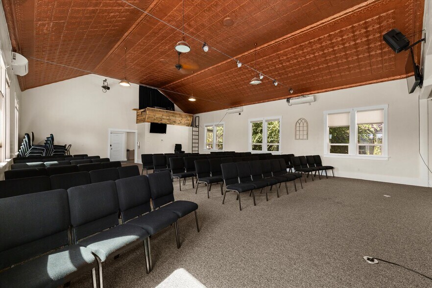 More Photos Of 224 17th Ave S, Nampa Religious Facility For Sale