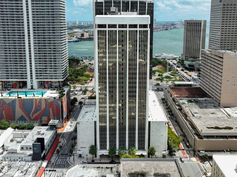 More Photos Of 1 SE 3rd Ave, Miami Office For Lease
