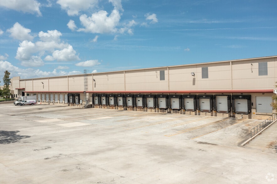 More Photos Of 1451 Ocoee Apopka Rd, Apopka Warehouse For Lease