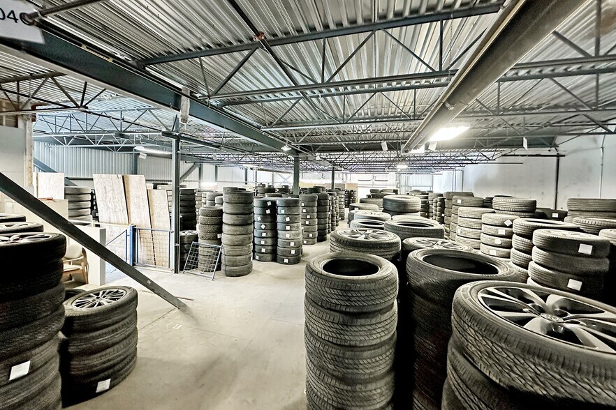 More Photos Of 14410 Rue Rolland-Desjardins, Mirabel Warehouse For Sale