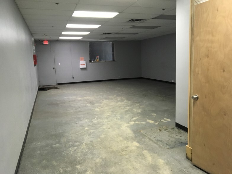 More Photos Of 1400 Front St, Warren Warehouse For Lease