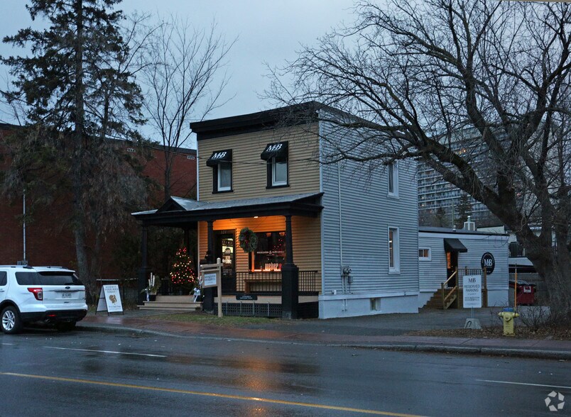 More Photos Of 127 Beechwood Ave, Ottawa Storefront For Lease