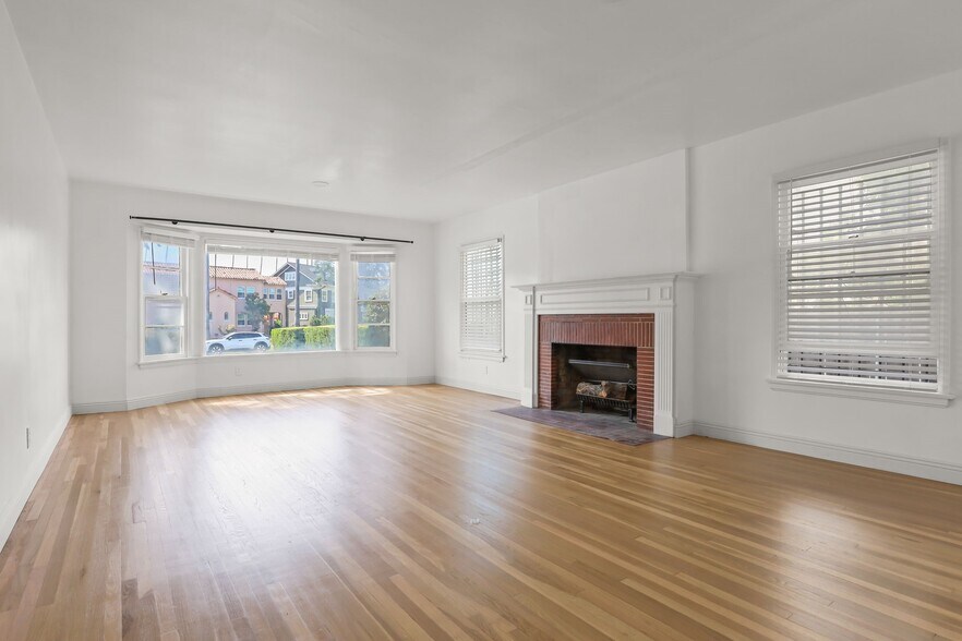 More Photos Of 4409 Victoria Park Dr, Los Angeles Apartments For Sale