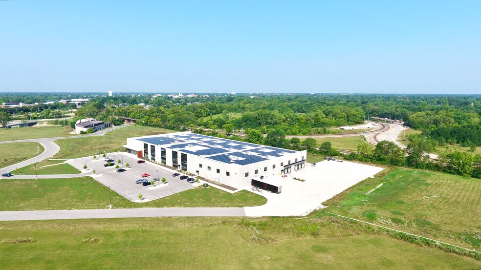 More Photos Of 2220 E Bunch Blvd, Muncie Manufacturing For Lease