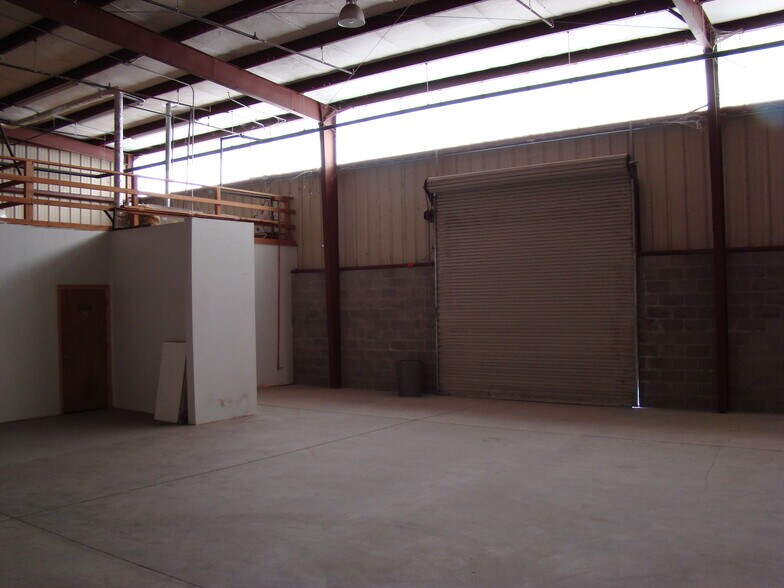 More Photos Of 4621 Grumman Dr, Medford Warehouse For Lease