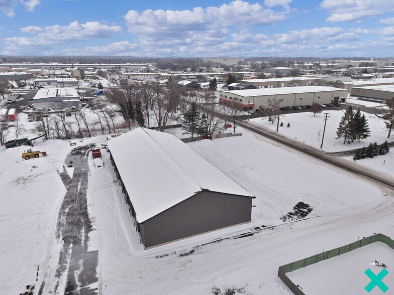 More Photos Of 923 Barnum SW st, Wyoming Flex For Lease