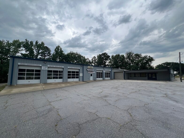 More Photos Of 13715 NC 50 Hwy N, Willow Spring Auto Repair For Lease