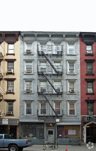 More Photos Of 127 E 7th St, New York Apartments For Lease