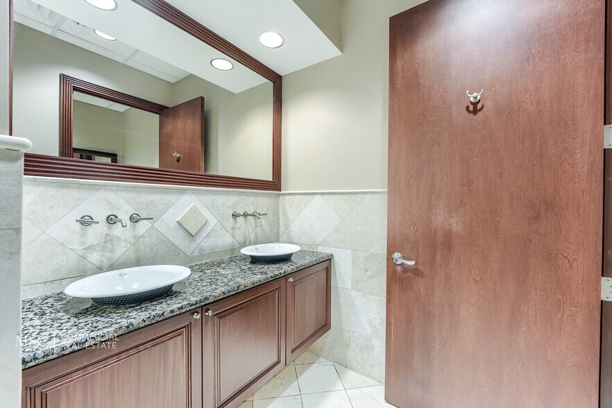 More Photos Of 12140 Carissa Commerce Ct, Fort Myers Office For Lease