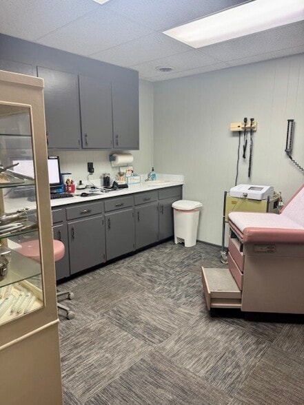 More Photos Of 224 N Main St, Spring Lake Medical For Sale