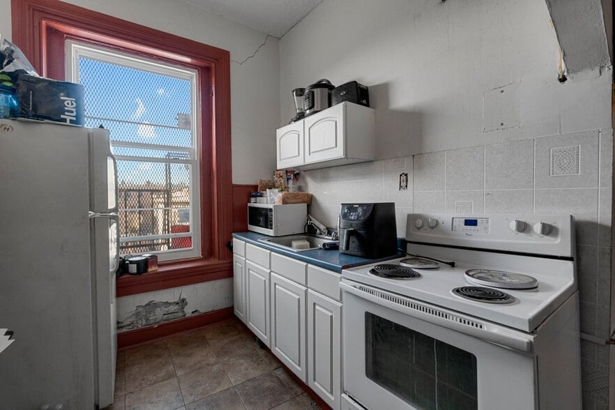 More Photos Of 2112 N Charles St, Baltimore Office For Sale