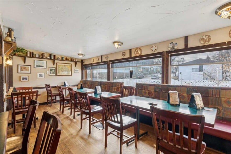 More Photos Of 5340 2 St SW, Calgary Flex For Sale