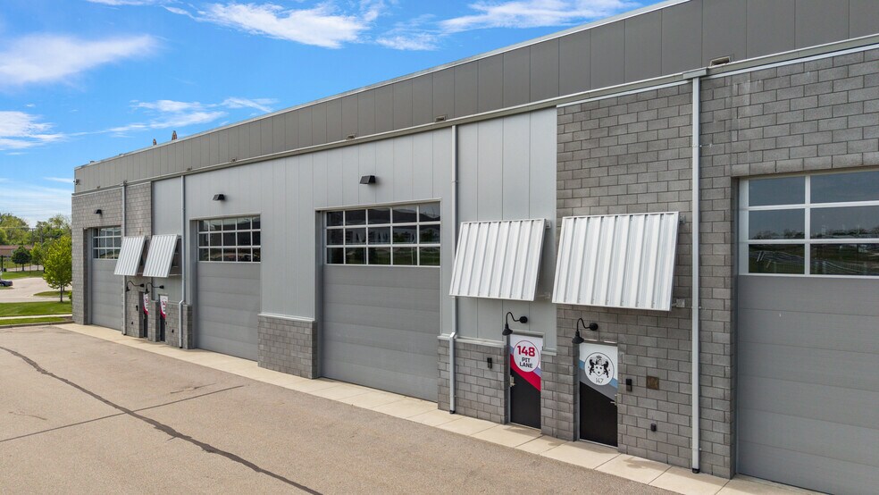 More Photos Of 148 Pit Ln, Pontiac Parking Garage For Sale