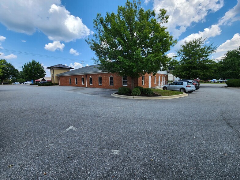 More Photos Of 5551 Sunset Blvd, Lexington Storefront For Lease