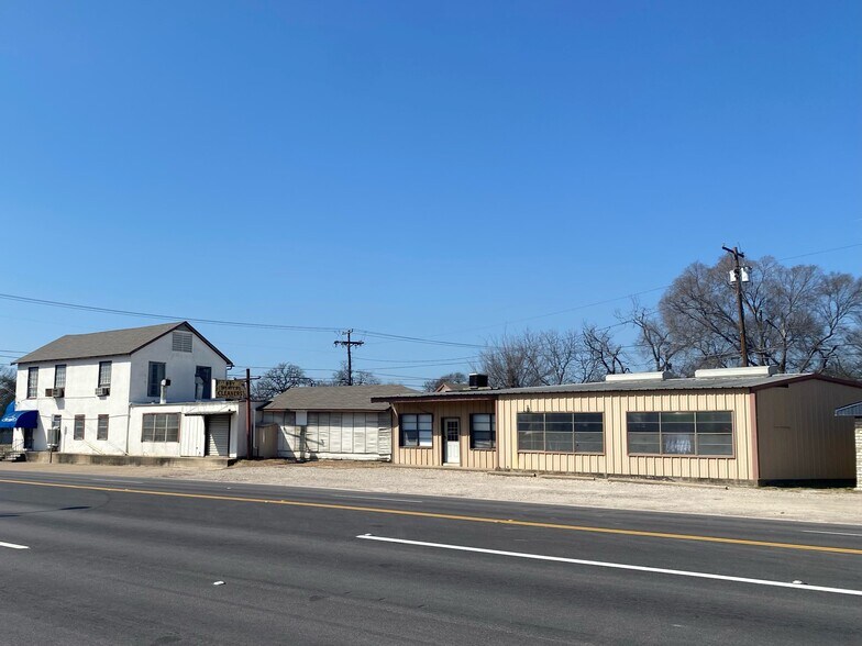 More Photos Of 711-713 La Clede St, Waco Freestanding For Sale