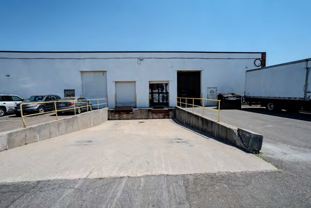 More Photos Of 710 Union Pky, Ronkonkoma Warehouse For Sale