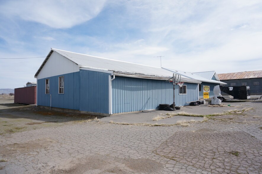 More Photos Of 451 N 11th St, Montague Warehouse For Sale