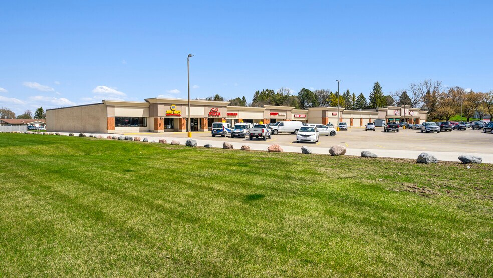 More Photos Of 1520-1566 E Sumner St, Hartford Freestanding For Sale