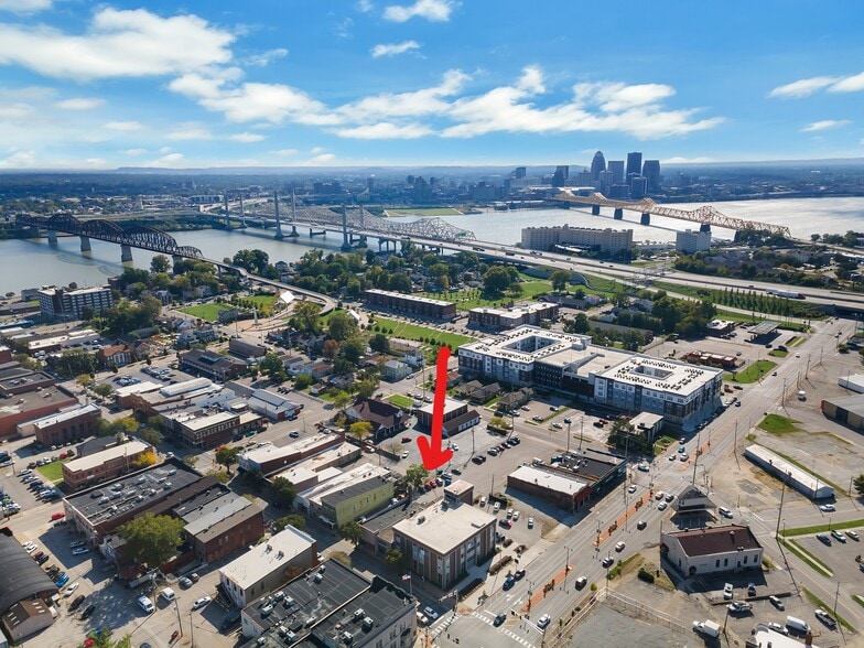 More Photos Of 443 Spring St, Jeffersonville Office For Lease