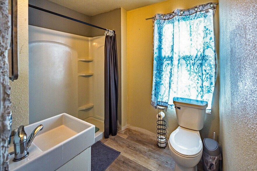 More Photos Of 100 E 28th St, Cheyenne Apartments For Sale