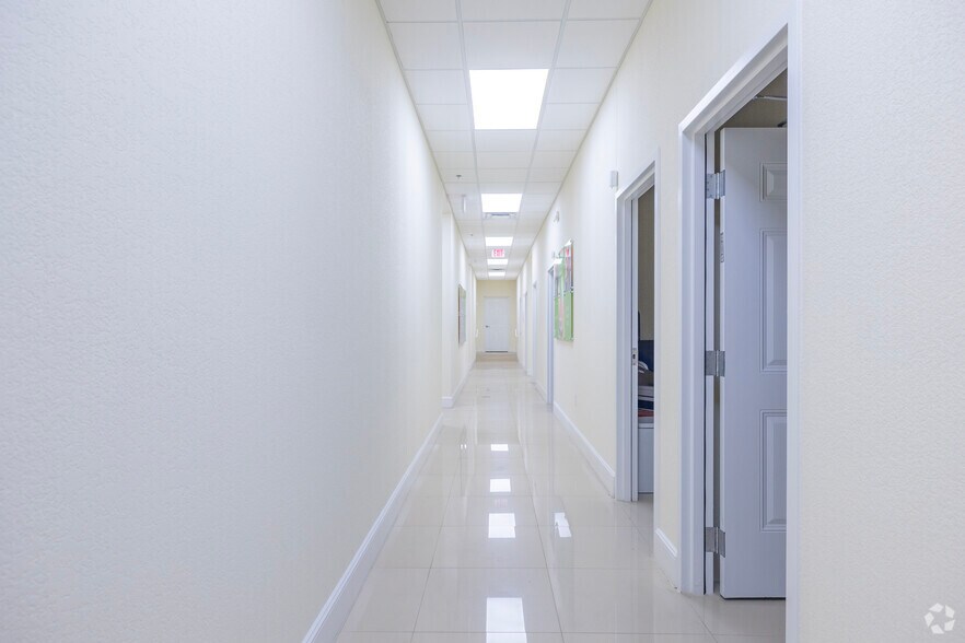 More Photos Of 3211-3231 Coors Blvd SW, Albuquerque Unknown For Lease