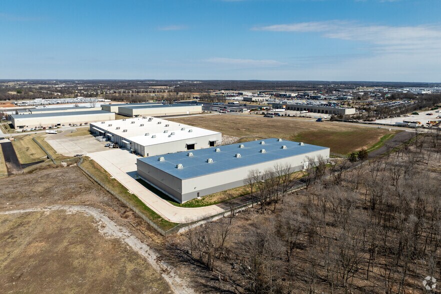 More Photos Of 2960 E Jean St, Springfield Warehouse For Lease