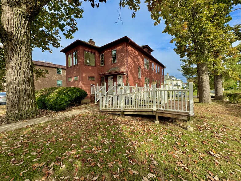 Primary Photo Of 850 Farmington Ave, West Hartford Medical For Sale