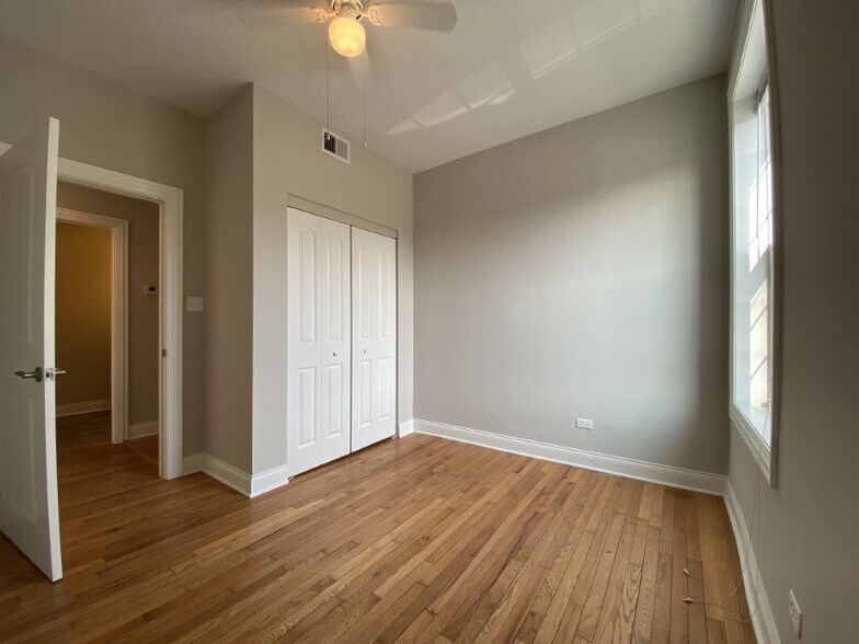 More Photos Of 4401-4403 N Clark St, Chicago Apartments For Lease