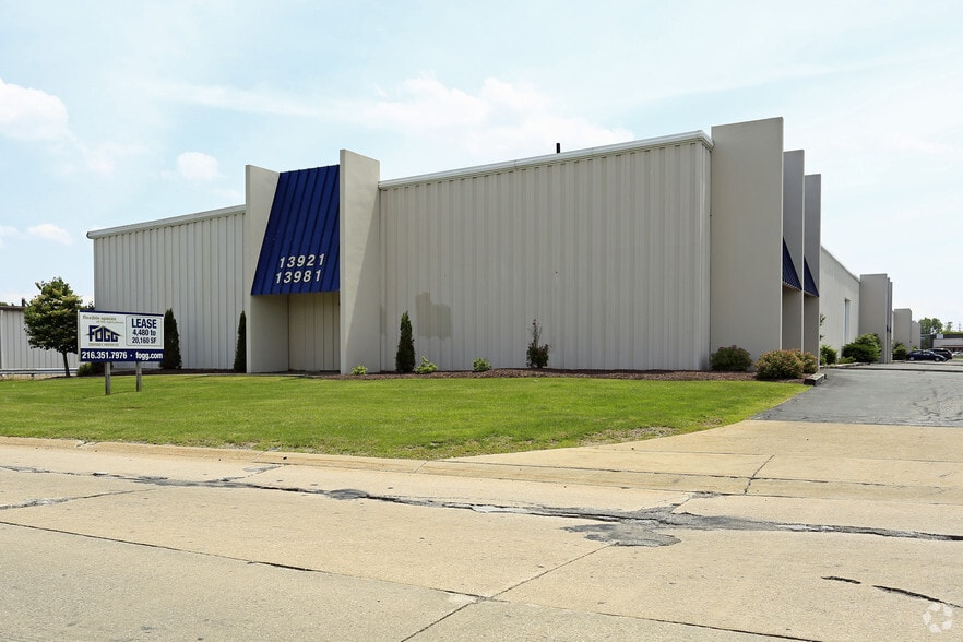Primary Photo Of 13921-13981 W Parkway, Cleveland Warehouse For Lease