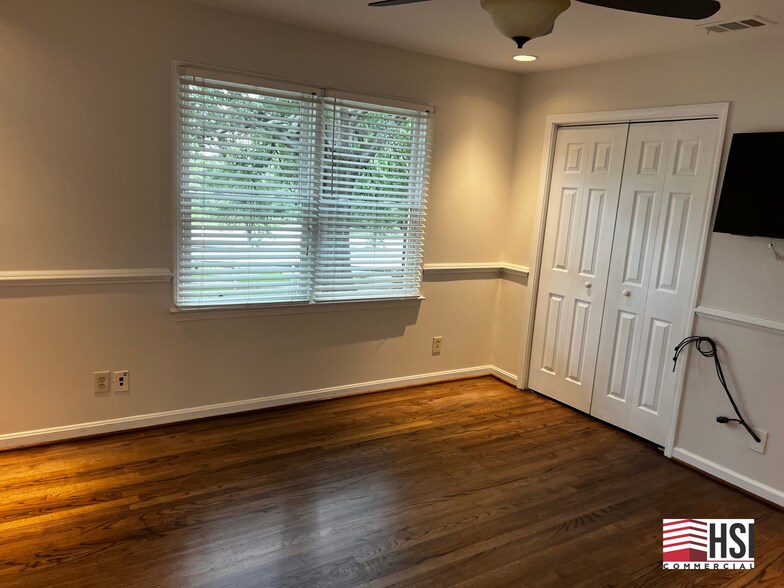 More Photos Of 280 E Crossville Rd, Roswell Office For Lease