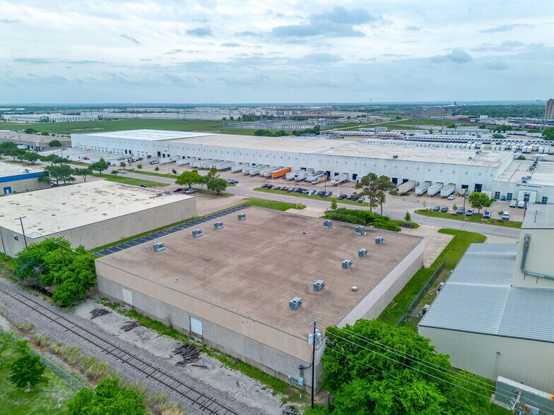 More Photos Of 2051 Franklin Dr, Fort Worth Warehouse For Lease