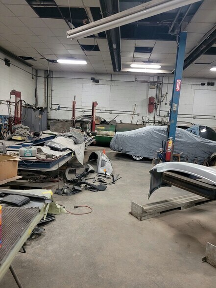 More Photos Of 2400 Brownsville Rd, Pittsburgh Auto Repair For Sale
