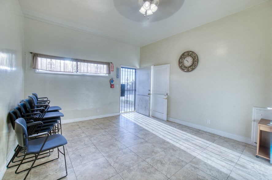 More Photos Of 11123 S Western Ave, Los Angeles Office For Sale
