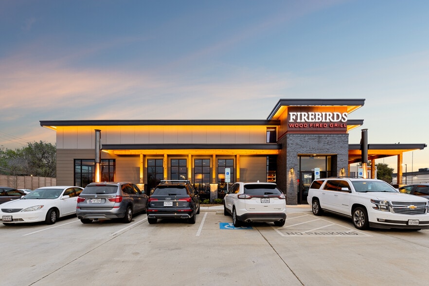 More Photos Of 450 W State Highway 114, Grapevine Restaurant For Sale