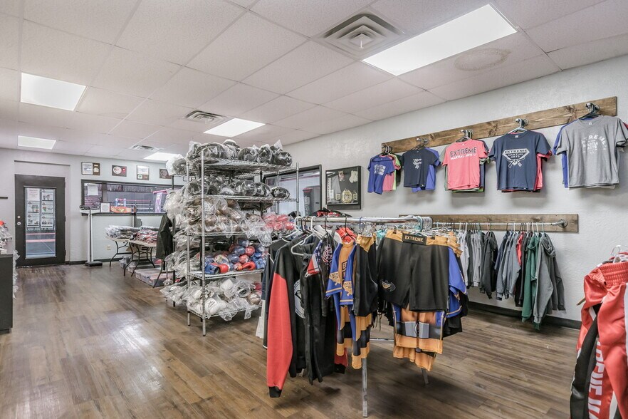 More Photos Of 5740 Canyon Dr, Amarillo Warehouse For Sale