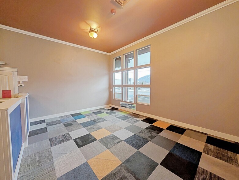 More Photos Of 30736 Highway 200, Ponderay Storefront Retail Office For Lease