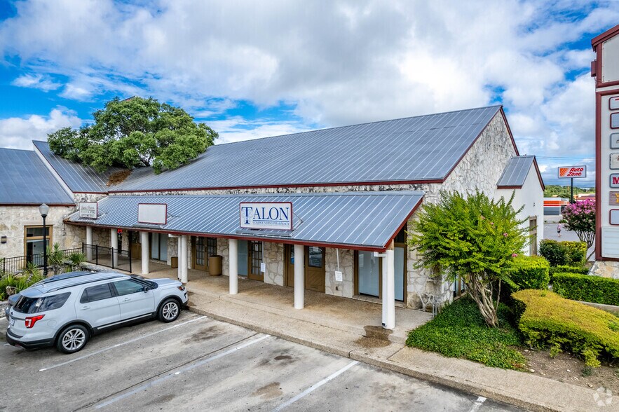 More Photos Of 2950 Thousand Oaks Dr, San Antonio Unknown For Lease