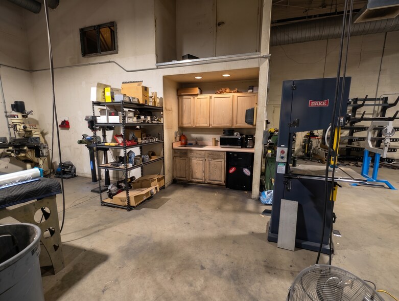 More Photos Of 737 W 2nd Ave, Mesa Manufacturing For Sale