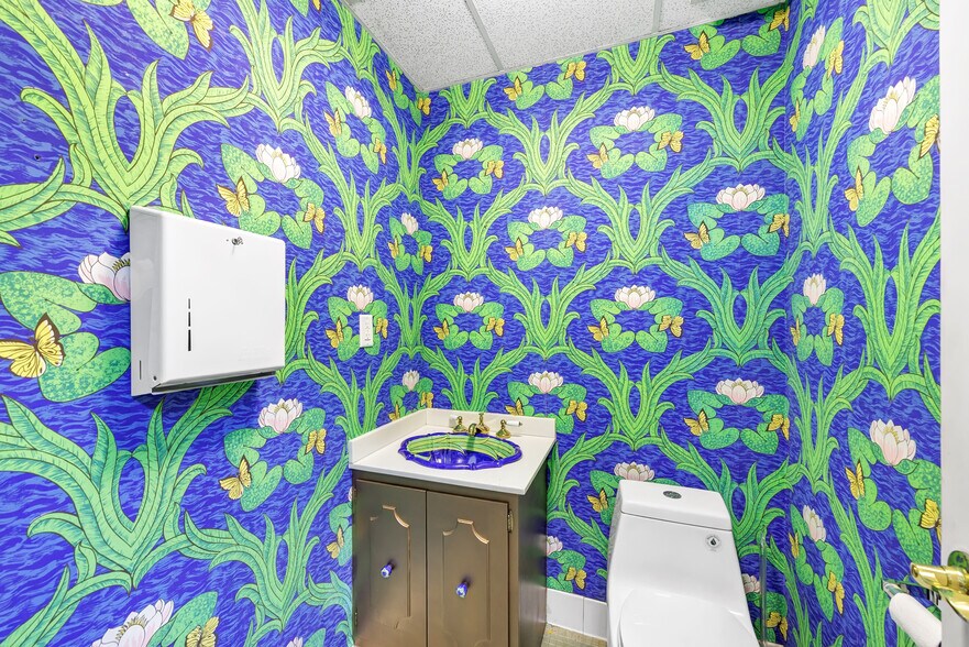 More Photos Of 215 N Washington St, Green Bay Loft Creative Space For Sale