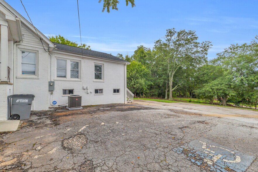 More Photos Of 1300 Laurens Rd, Greenville Office For Sale