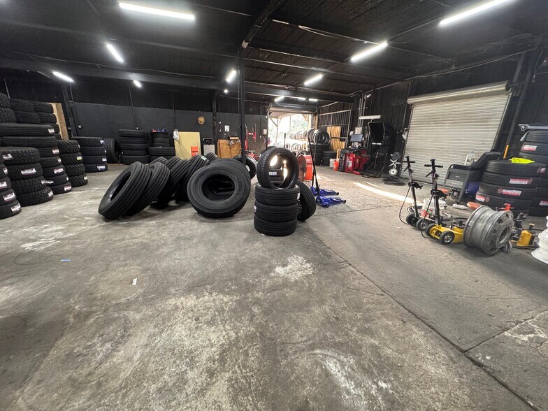 More Photos Of 6301 Causeway Blvd, Tampa Auto Repair For Lease