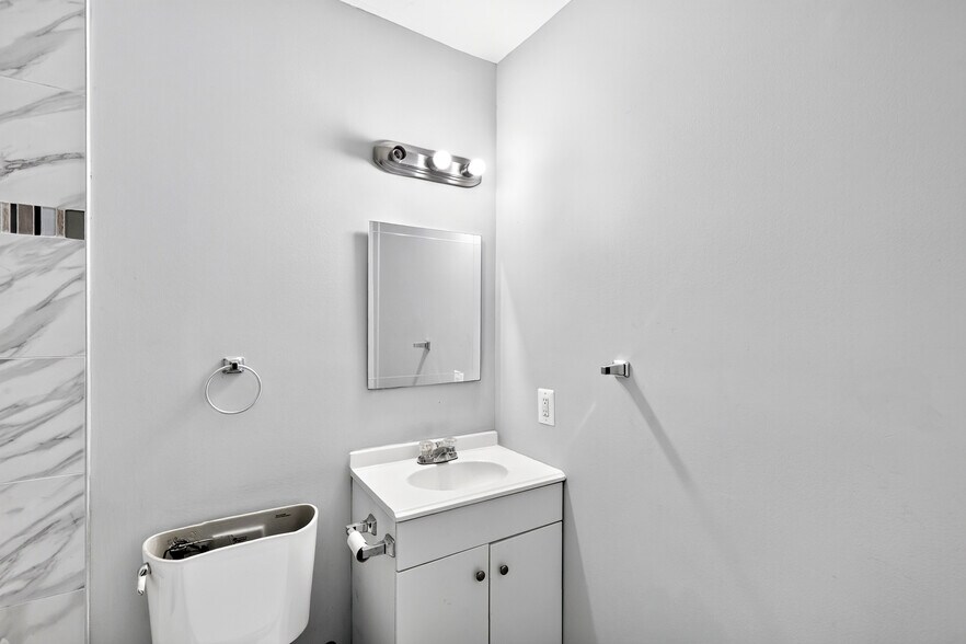 More Photos Of 109 Wayne Pl SE, Washington Apartments For Sale