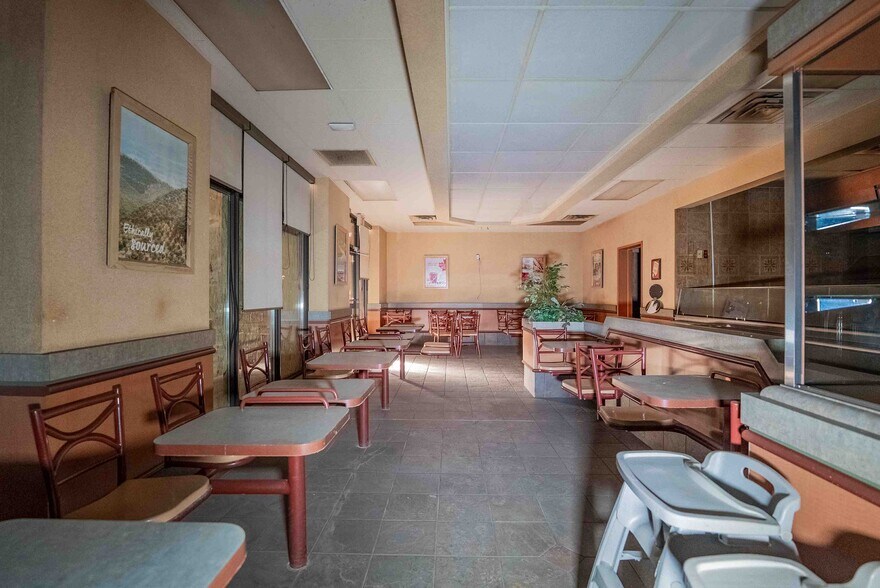 More Photos Of 1181 Notre Dame Av, Sudbury Restaurant For Lease