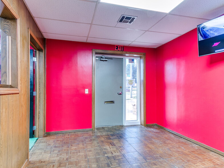 More Photos Of 6700 S Western Ave, Oklahoma City Office For Sale